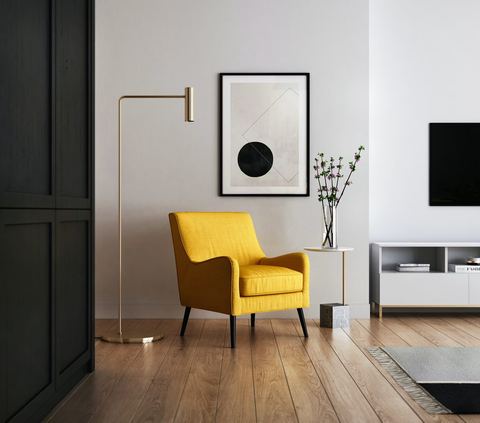 Sudut baca dengan aksen furnitur dan pencahayaan