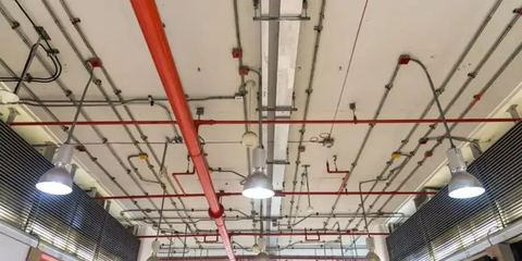 Instalasi perpipaan dan jaringan mekanikal plafon