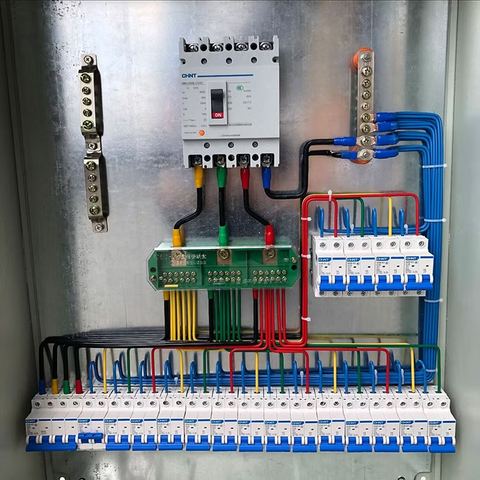 Panel MCB dengan wiring rapi