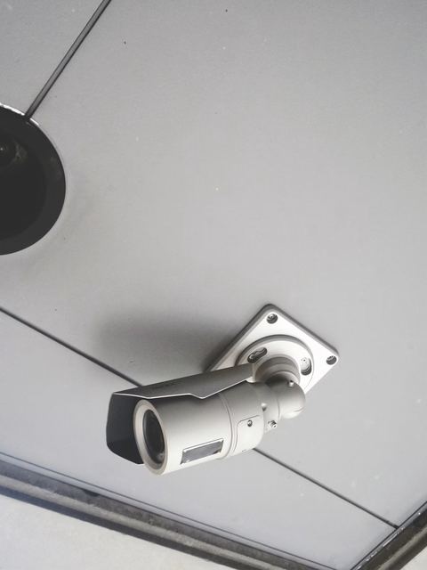 Kamera CCTV terpasang di plafon