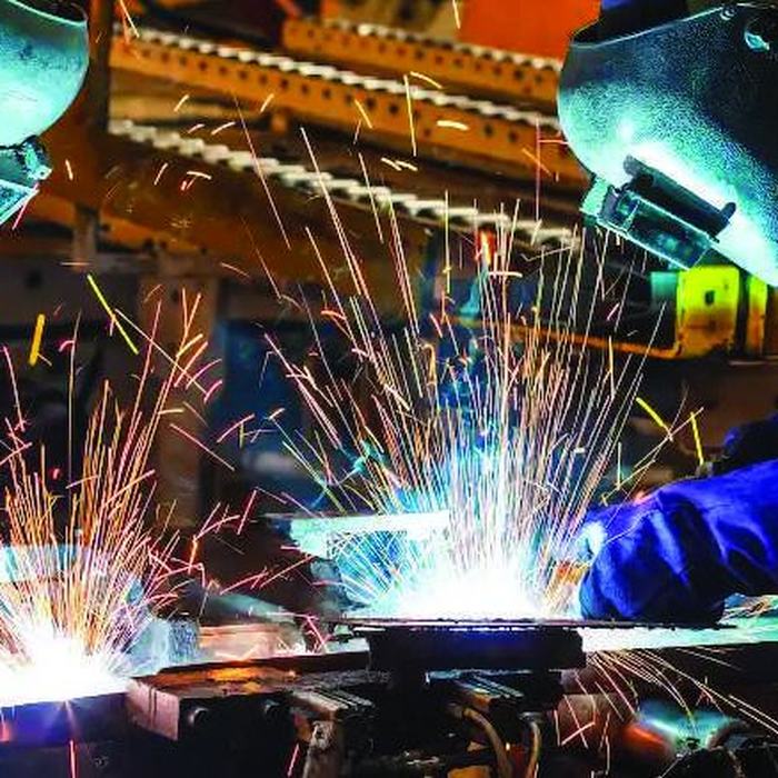 Proses pengelasan fabrikasi logam
